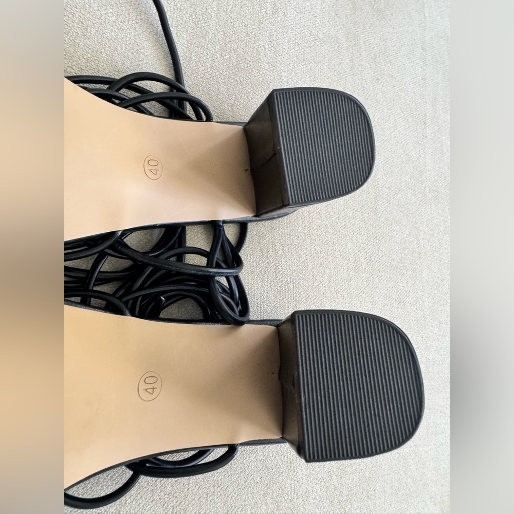 Elegant Black Strappy Women's Heels - Picture 3 of 3